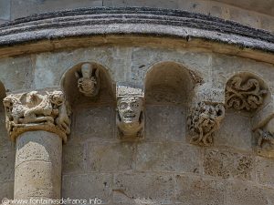 Scultpures des arches du toit