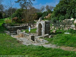 Fontaine en cours de restauration