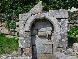 Fontaine en cours de restauration