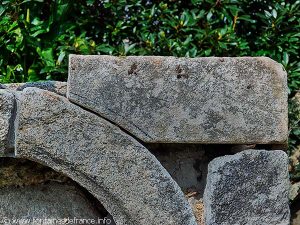 Fontaine en cours de restauration