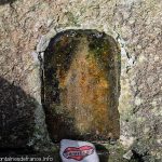 Statue derrière l'écran plastifié