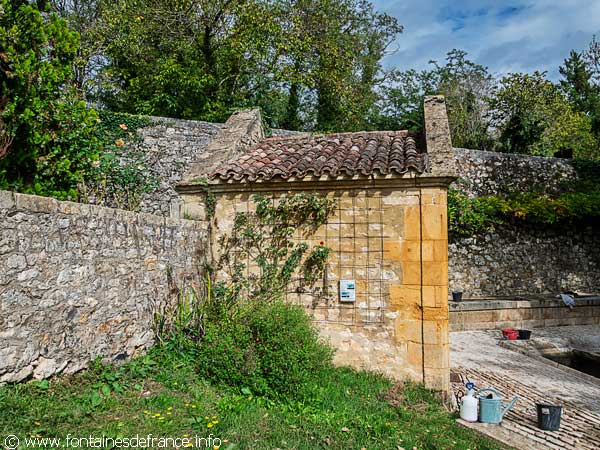 Restauration fontaine de Monpazier